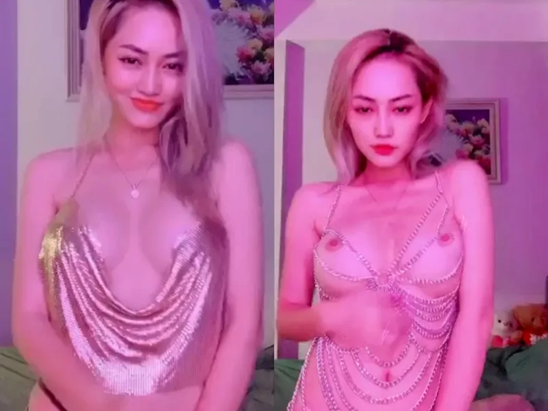 Em ngọc hà vú đẹp nứng móc lồn p1